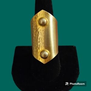 NISSA Matte Goldtone Hammered Art Deco Atomic Brutalist Statement Ring Size 7.75